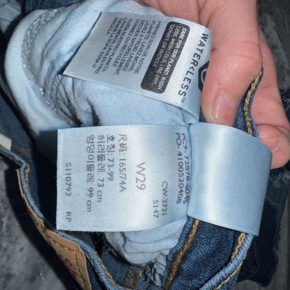 Levi High rise shorts medium wash distressed size 29 - Picture 3 of 9